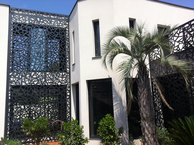 moucharrabieh métallique
patio végétal
villa hispano-mauresque